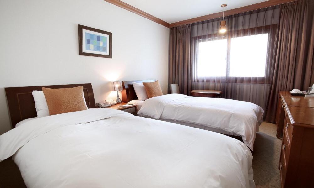 Admiral Hotel Geoje Exteriör bild