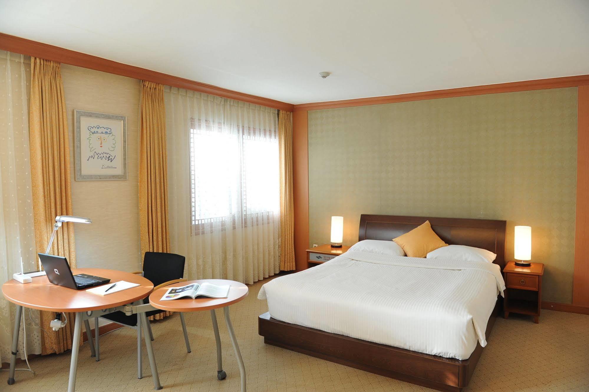 Admiral Hotel Geoje Exteriör bild