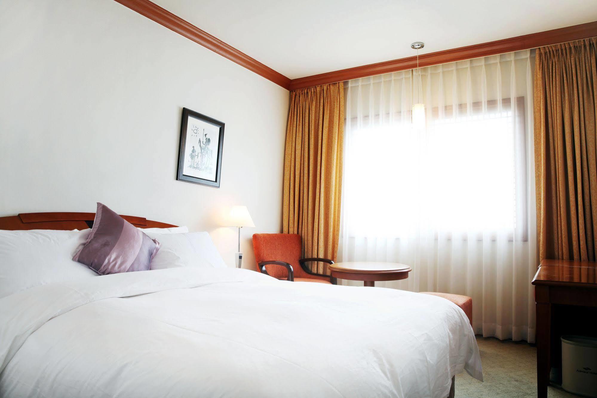 Admiral Hotel Geoje Exteriör bild